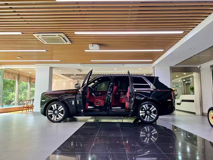 Фото 5 - Rolls-Royce Cullinan