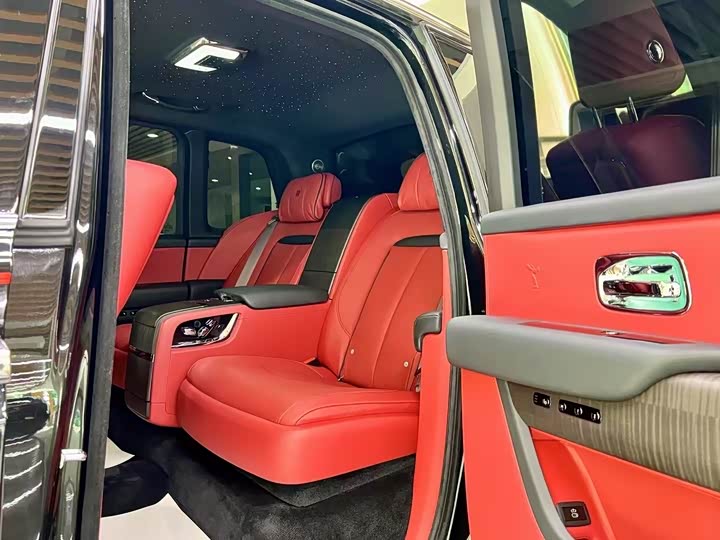 Фото 8 - Rolls-Royce Cullinan