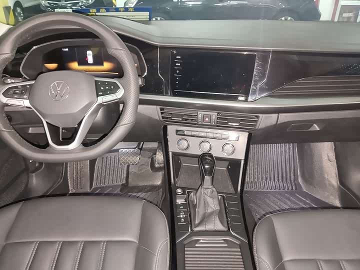 Фото 10 - Volkswagen Passat