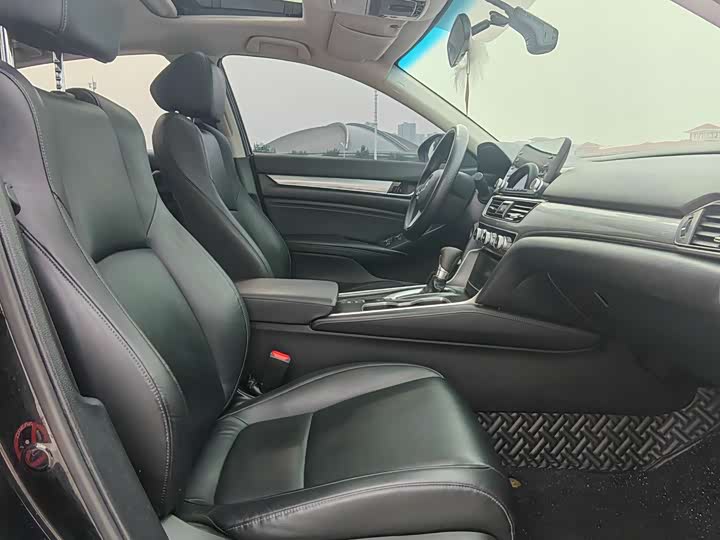 Фото 10 - Honda Accord