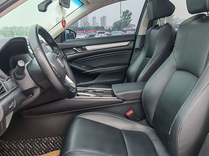 Фото 8 - Honda Accord