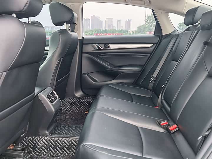 Фото 9 - Honda Accord