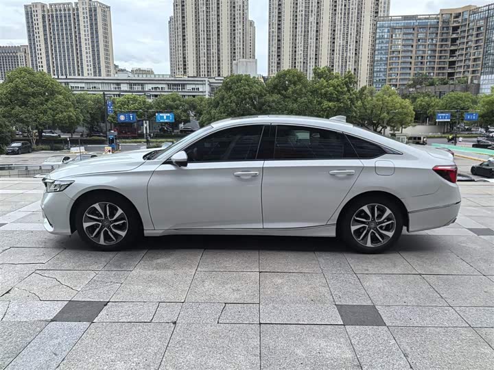 Фото 7 - Honda Inspire