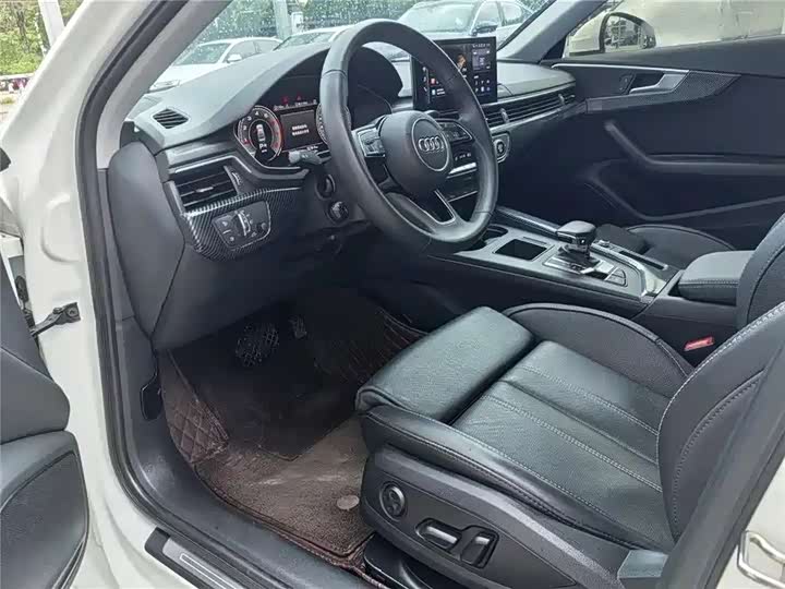 Фото 11 - Audi A4L