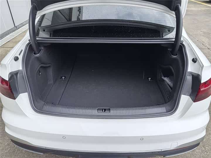 Фото 14 - Audi A4L