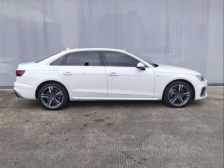 Фото 3 - Audi A4L