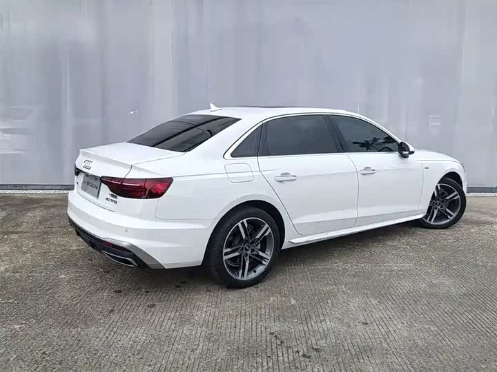 Фото 4 - Audi A4L