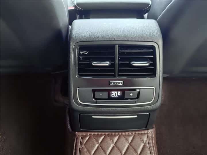 Фото 8 - Audi A4L