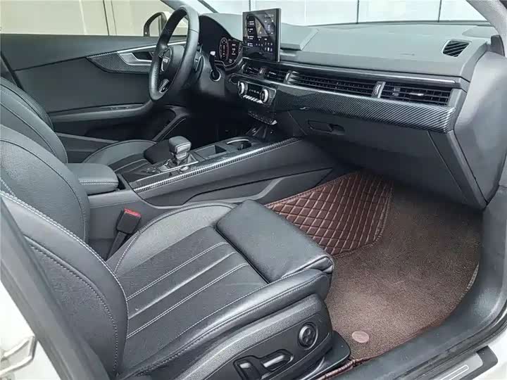 Фото 9 - Audi A4L