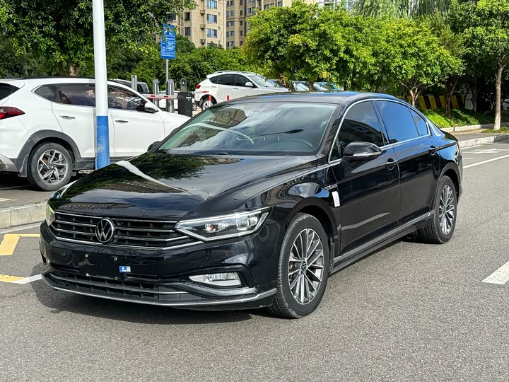 Фото 1 - Volkswagen Magotan