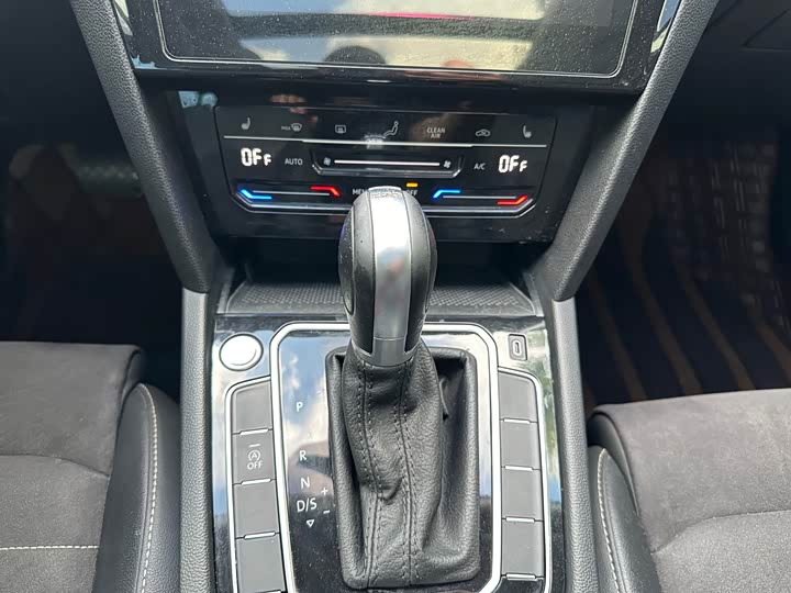 Фото 12 - Volkswagen Magotan