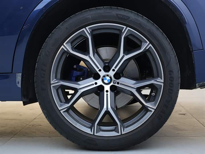 Фото 18 - BMW X5