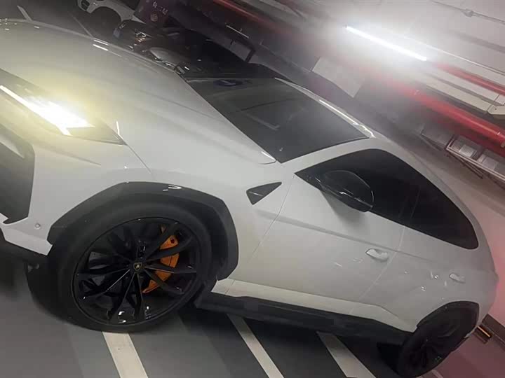 Фото 4 - Lamborghini Urus