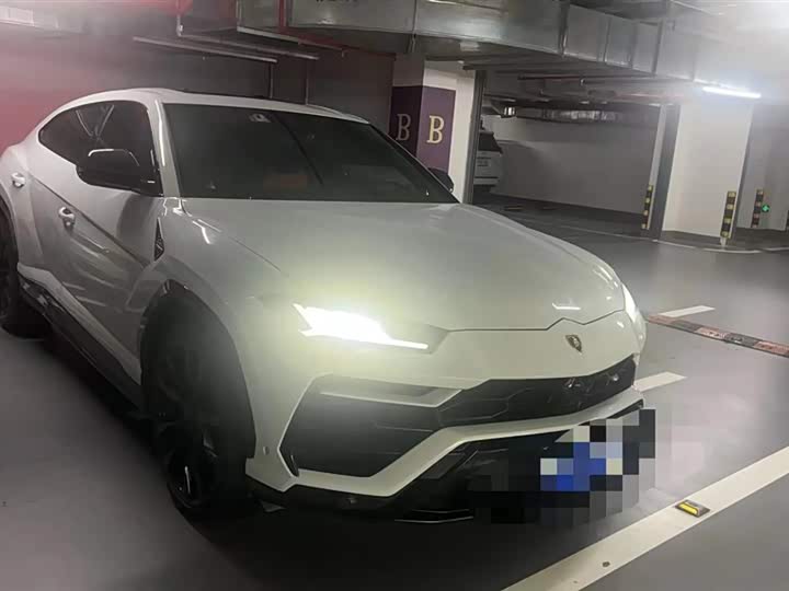Фото 5 - Lamborghini Urus