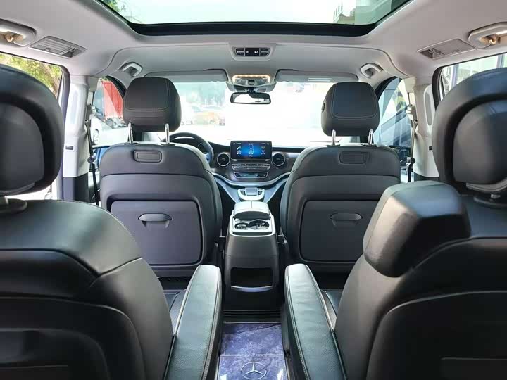 Фото 8 - Mercedes-Benz V-Class