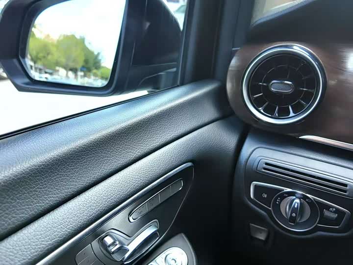 Фото 9 - Mercedes-Benz V-Class