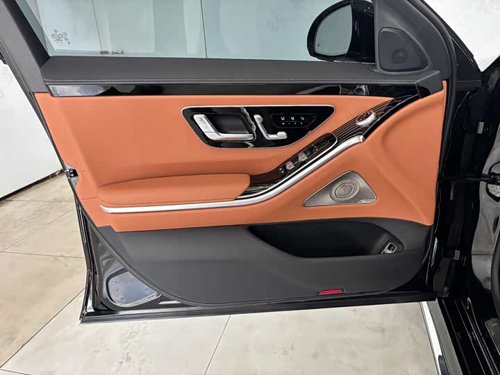 Фото 11 - Mercedes-Benz S-Class