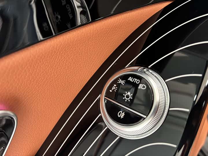 Фото 13 - Mercedes-Benz S-Class