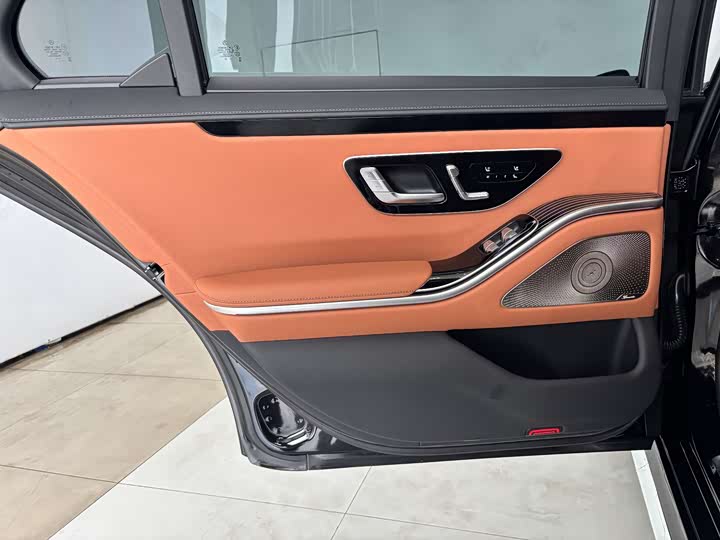 Фото 22 - Mercedes-Benz S-Class