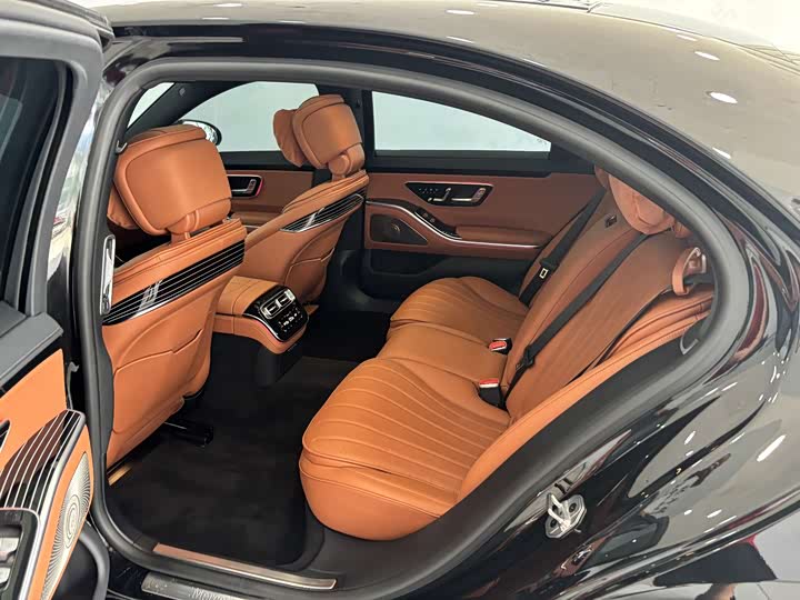 Фото 23 - Mercedes-Benz S-Class