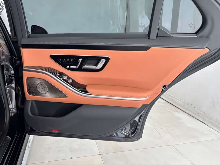 Фото 24 - Mercedes-Benz S-Class