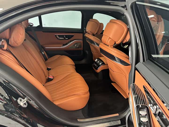 Фото 26 - Mercedes-Benz S-Class