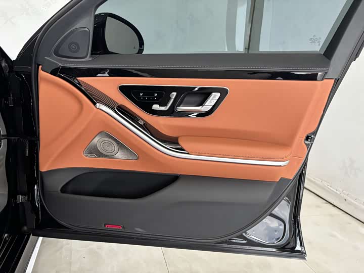 Фото 27 - Mercedes-Benz S-Class