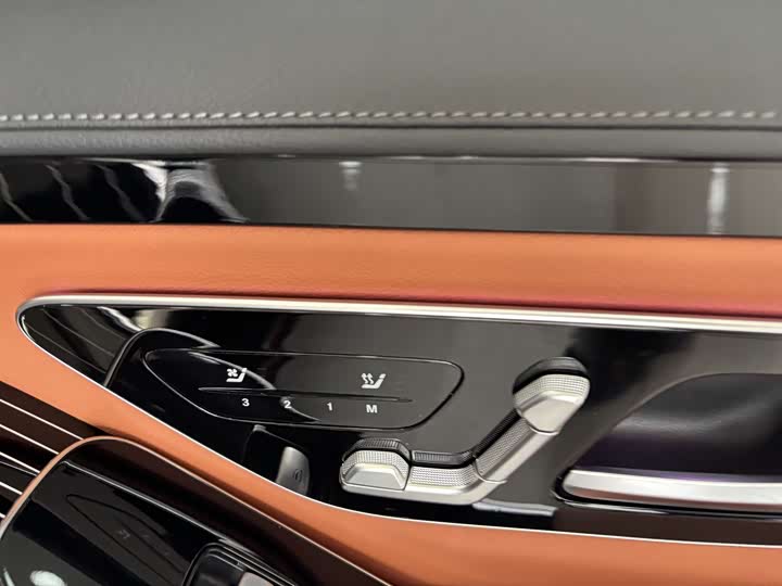 Фото 28 - Mercedes-Benz S-Class