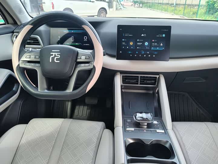 Фото 15 - BYD Yuan Up