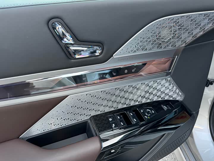 Фото 10 - BMW i7