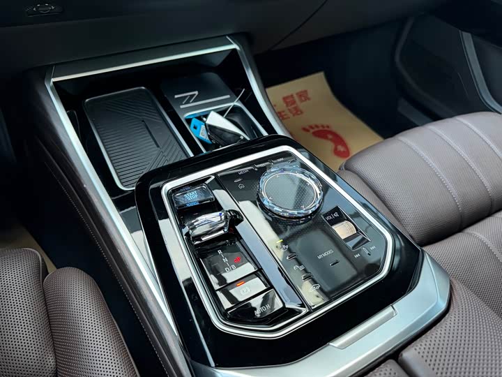 Фото 15 - BMW i7