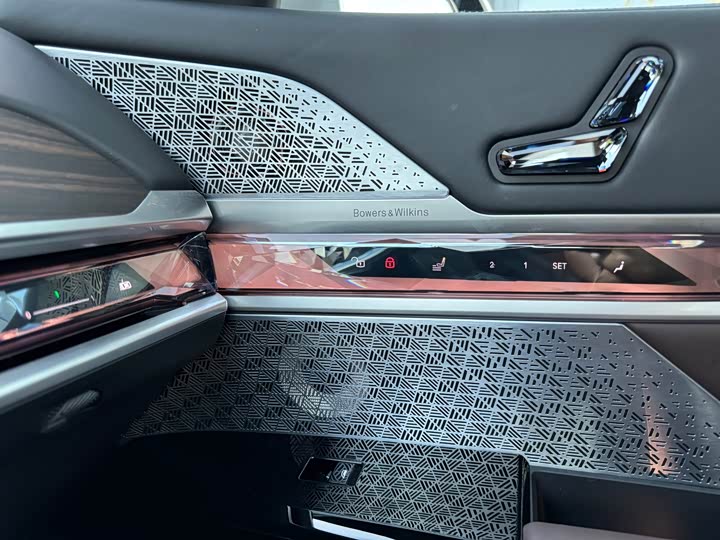 Фото 22 - BMW i7