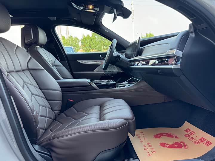 Фото 25 - BMW i7