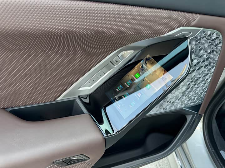 Фото 26 - BMW i7