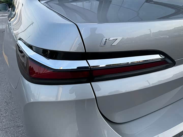 Фото 34 - BMW i7