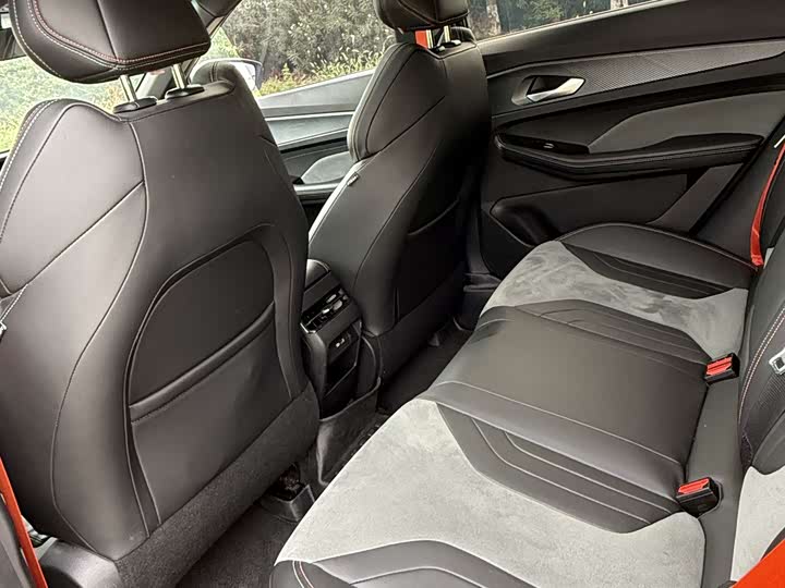 Фото 10 - Geely Binrui