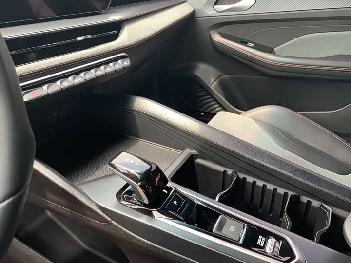 Фото 8 - Geely Binrui