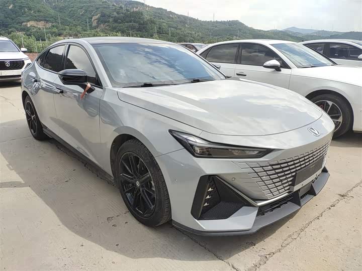 Фото 10 - Changan UNI-V