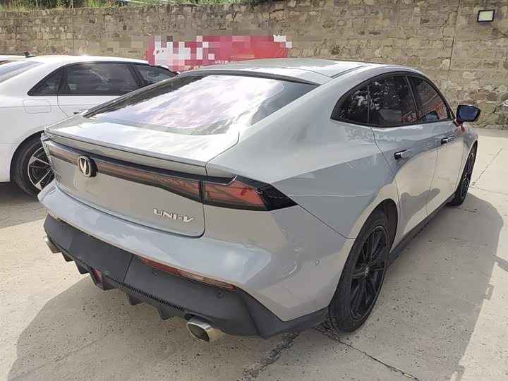 Фото 11 - Changan UNI-V