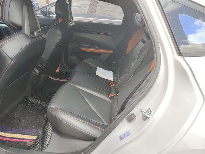 Фото 16 - Changan UNI-V