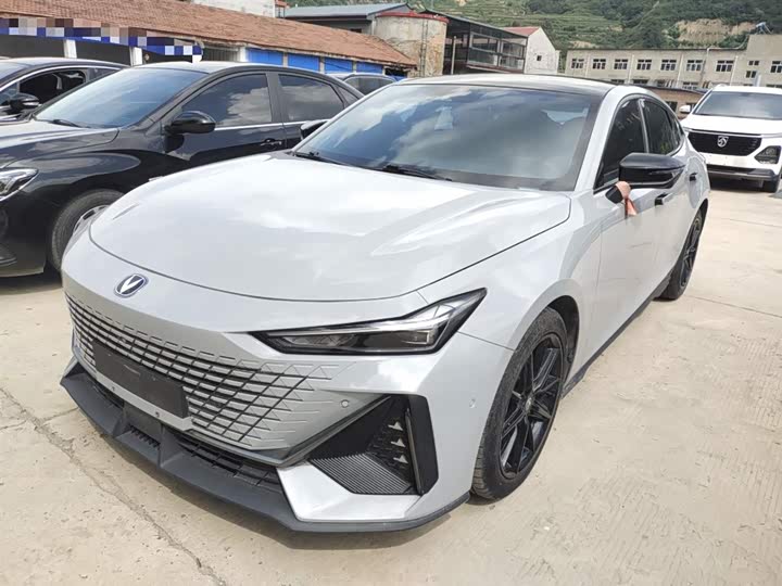 Фото 2 - Changan UNI-V