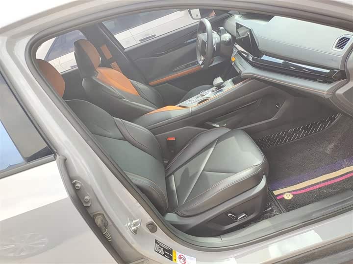 Фото 3 - Changan UNI-V