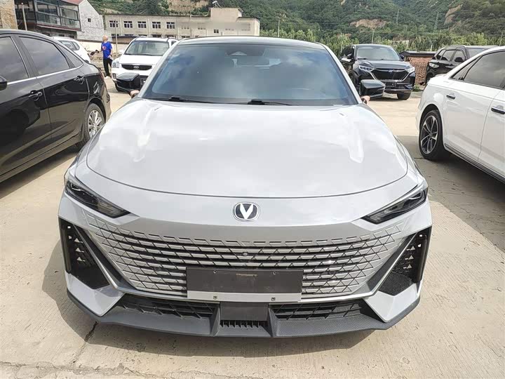 Фото 9 - Changan UNI-V