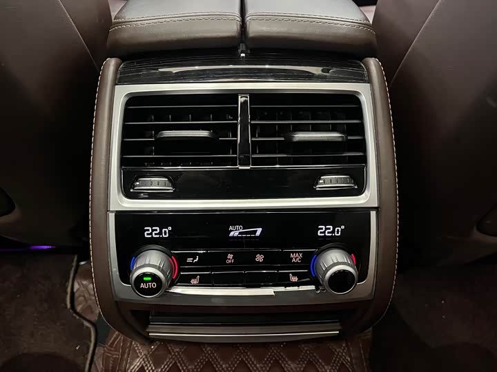 Фото 12 - BMW 7 Series