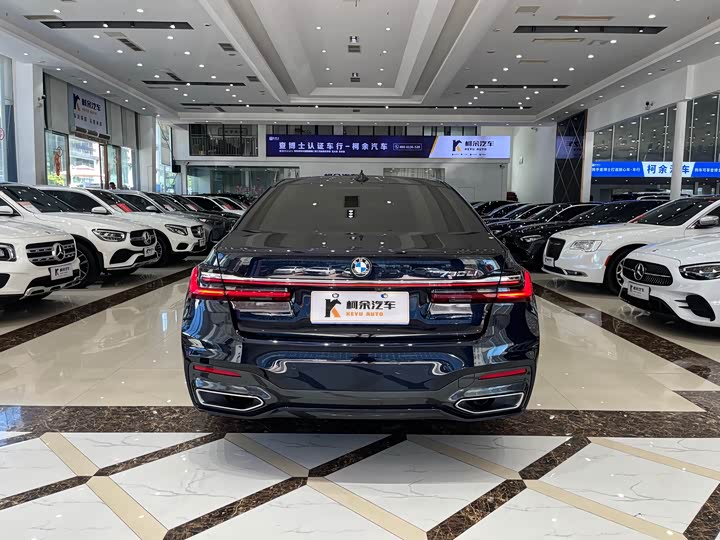 Фото 14 - BMW 7 Series