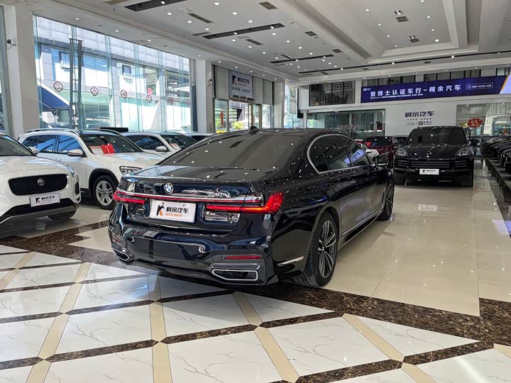 Фото 15 - BMW 7 Series