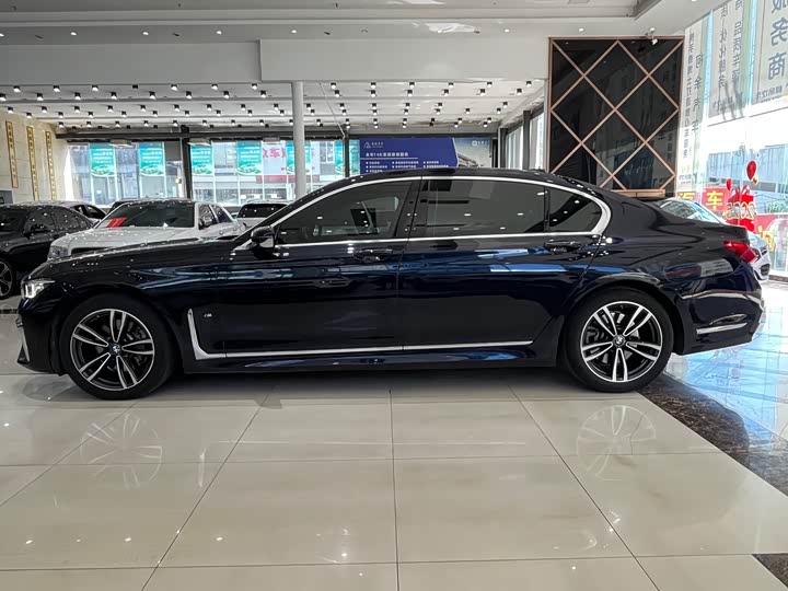 Фото 16 - BMW 7 Series