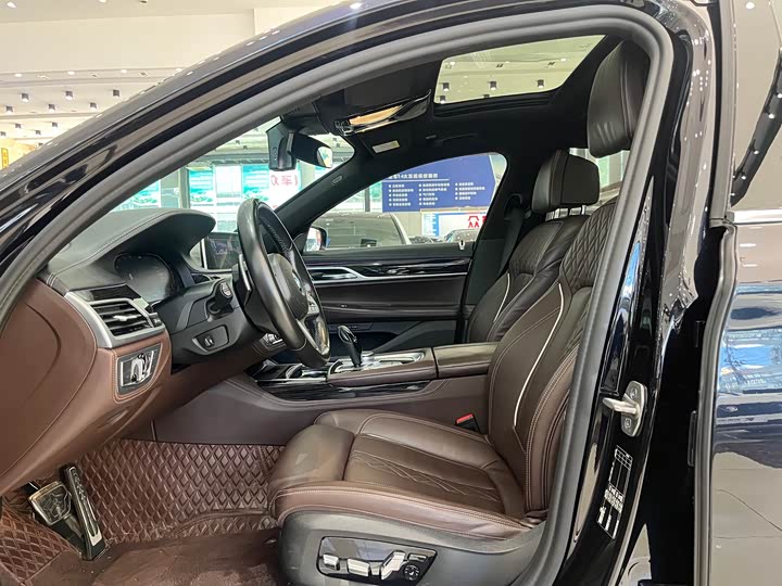 Фото 4 - BMW 7 Series