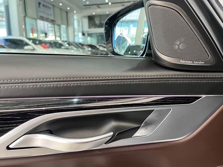 Фото 5 - BMW 7 Series