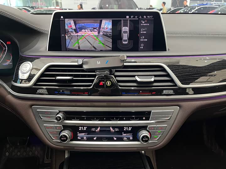 Фото 8 - BMW 7 Series